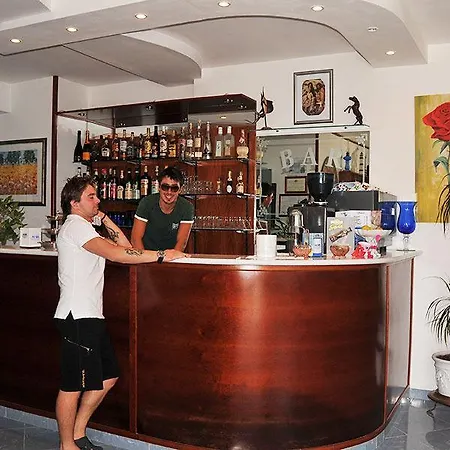 Orchidea 酒店 佩斯基奇