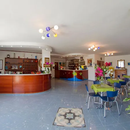 Orchidea ホテル ペスキチ